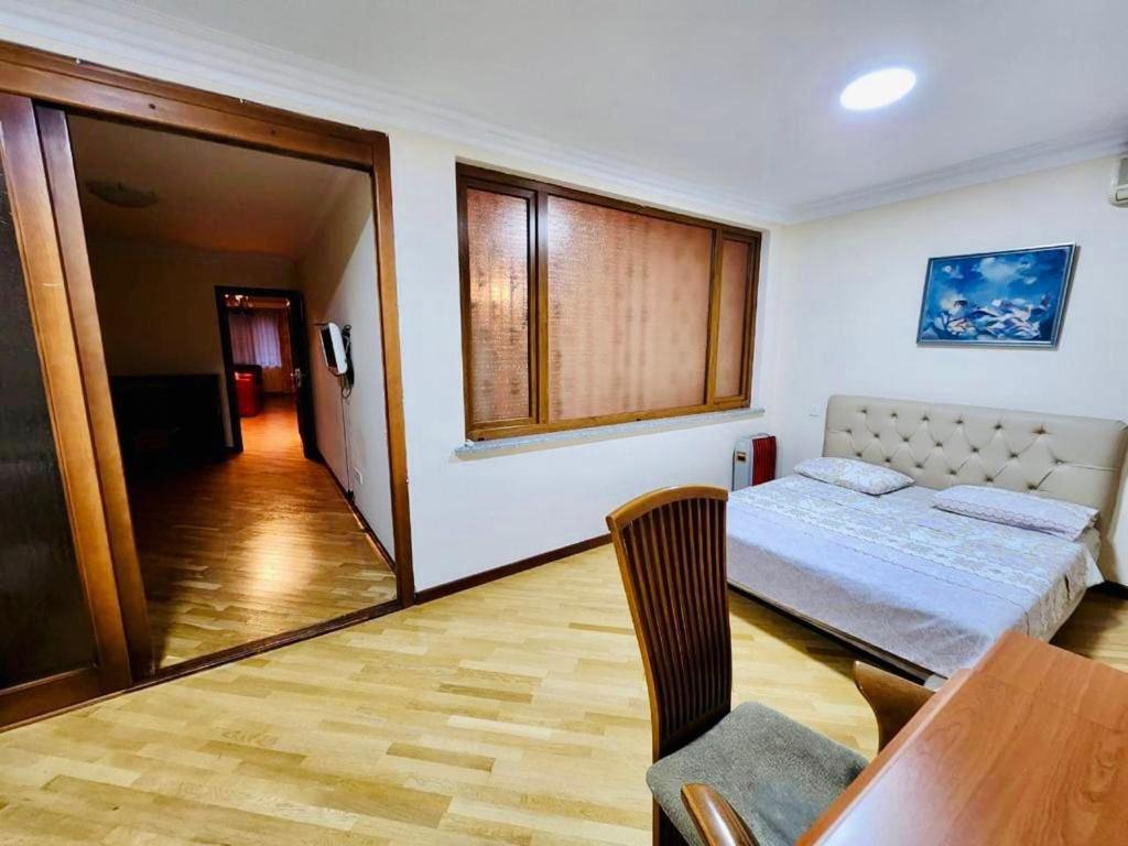 Family Spacious 3 Bedroom Apartment In The Middle Of City Center, Next To North Avenue Jerevan Buitenkant foto